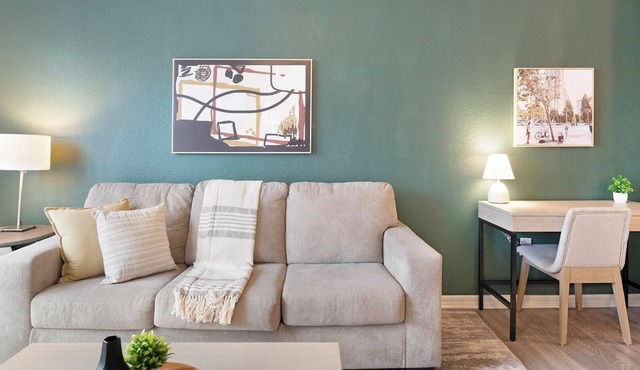 Landing | Chic 1BD, Gym, Clubhouse