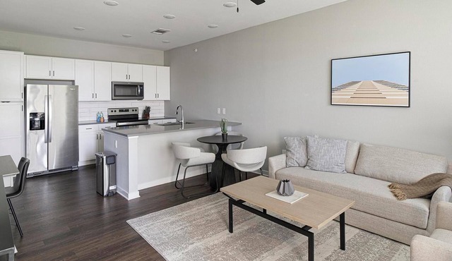Landing | Chic 1BD, Pool, Gym