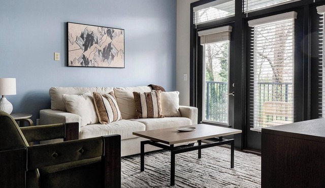 Landing | Chic 2BD, Clubhouse, Courtyard