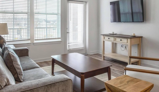 Landing | Chic 2BD, Clubhouse