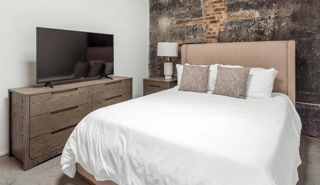 Landing | Chic 2BD, Gym, Courtyard