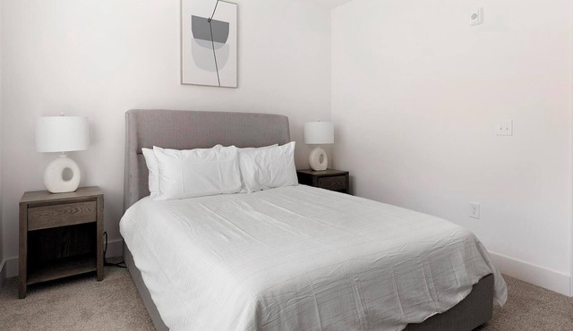 Landing | Incredible 1BD, Pool, Gym