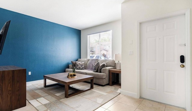 Landing | Incredible 3BD, Pool