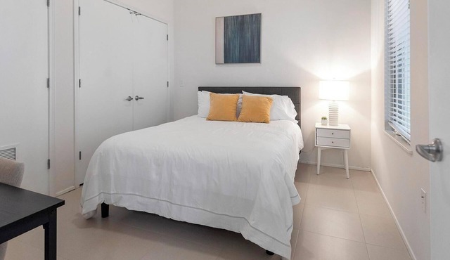 Landing | Modern 1BD, Courtyard, Gym