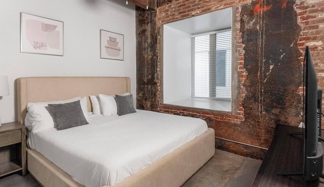 Landing | Spectacular 2BD, Courtyard, Gym