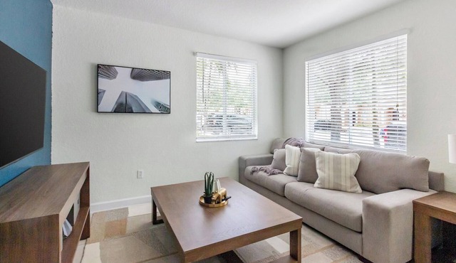 Landing | Spectacular 3BD, Pool