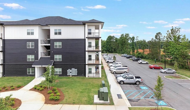 Landing | Stylish 3BD, Gym, Pool