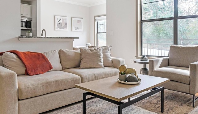 Landing | Chic 1BD, Courtyard, Gym
