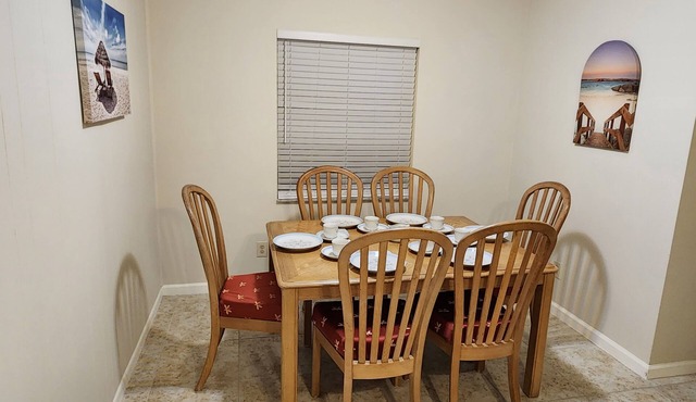 Large, cozy and convenient king bed 1/1 + office/den villa - 1 mile from beach!
