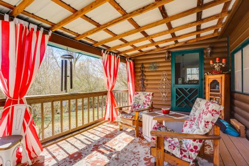 Large Deck: Luxe 6-Acre Retreat in Dahlonega!