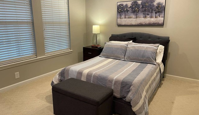Large & Private Room on Separate Floor w/Parking