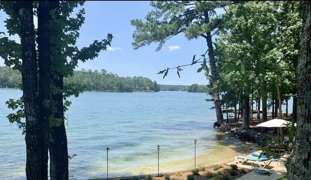Large Waterfront Lake House On Neros Point, Lake Martin