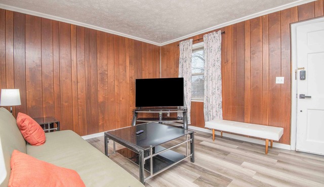 Laurel Circle Hideaway. Calm, Clean & Convenient
