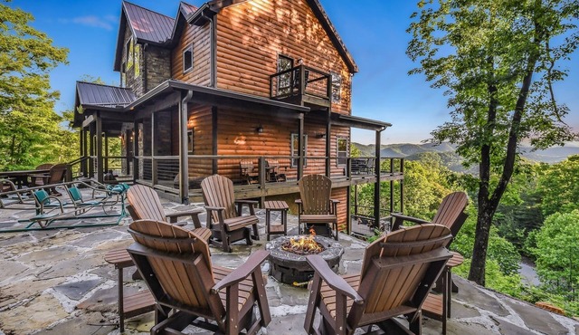 Lazy Bear Lodge 5 Bedroom Cabin by RedAwning