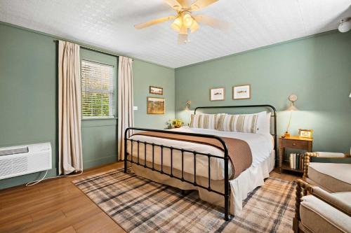 LMI -15- Laurel Falls Room: Summers Night