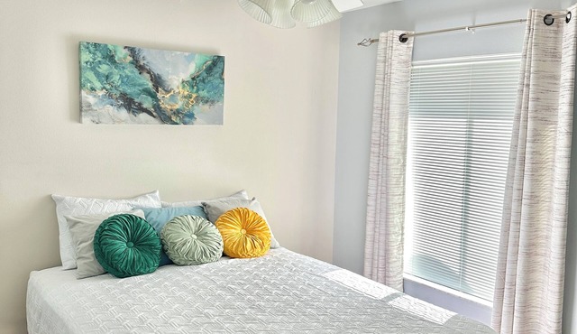 Located Midway Orlando & Daytona Beach, Pet Friendly, Fenced Yard, 2 Car Garage