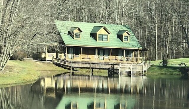 Loft Cabin With Queen Sleeper Sofa And Spacious Deck