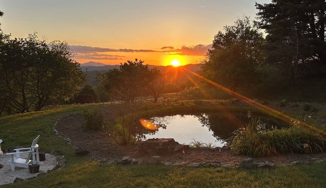 Long Range Views - 10 minutes to downtown Boone -Dog friendly!