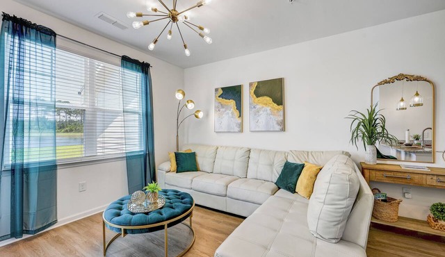 Lush Emerald Nr JAX INT Airport & Shopping