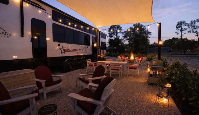 Lux RV Near Wellington King Bed 1.5 Bath