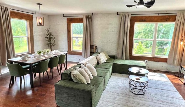 Luxe 2 500 Sq ft Historic Retreat-Near Blue Ridge