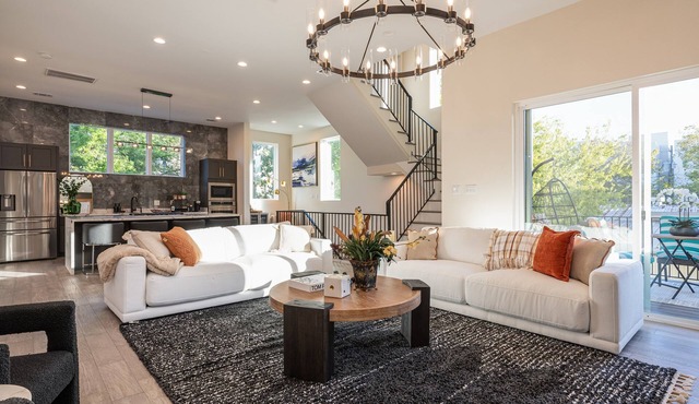 LUXE! 4BR Rooftop Luxury Garage Near All HTX