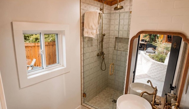 Luxe Group Getaway, Patio & 14 Guests