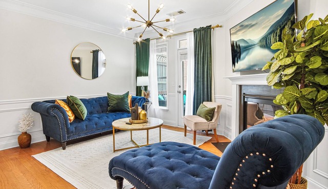 Luxe on 16t, Steps to GTech, AStation & GameDay Ready, Stay Cozy in City Centre.