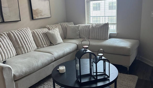 Luxurious corner unit in quiet Atlanta Oasis