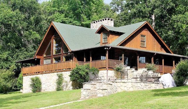 Luxurious Log Cabin Rental for Groups with Private Lake near Dallas, Texas