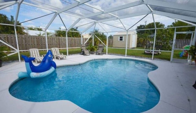 Luxurious Pool Cottage Sleep 2