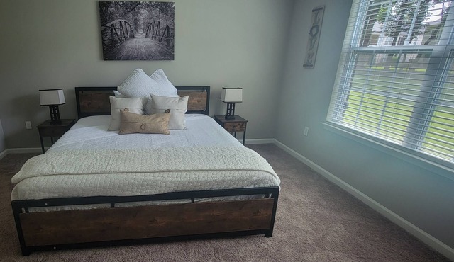 Luxury 2 Bedroom 2 Bath and 1 Car Garage with Pool