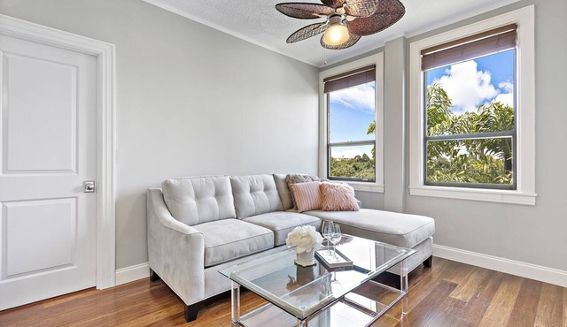 Luxury 2 bedroom condo on Palm Beach Island!