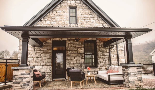 Luxury 2-bedroom Guesthouse near the beautiful Spring Dam in Roaring Spring