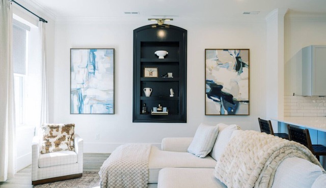 Luxury 2BR Loft | Mountain Views | On the Square