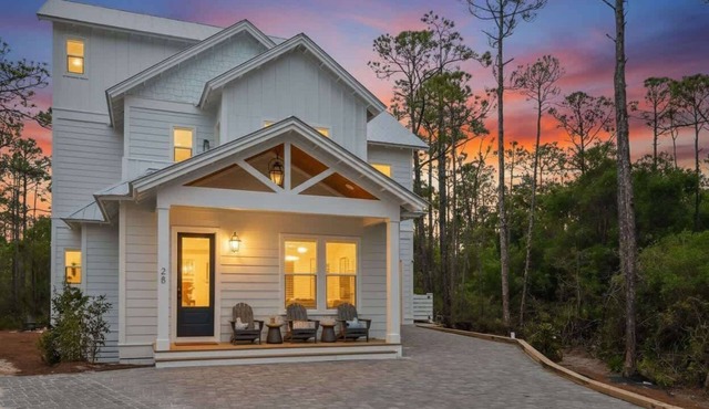 Luxury 30A Gem | 4 Bikes | Huge Deck | Fire Pit