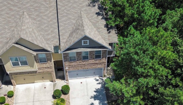 Luxury Atlanta Oasis: Adjustable King Bed, Private Yard, & Park Proximity