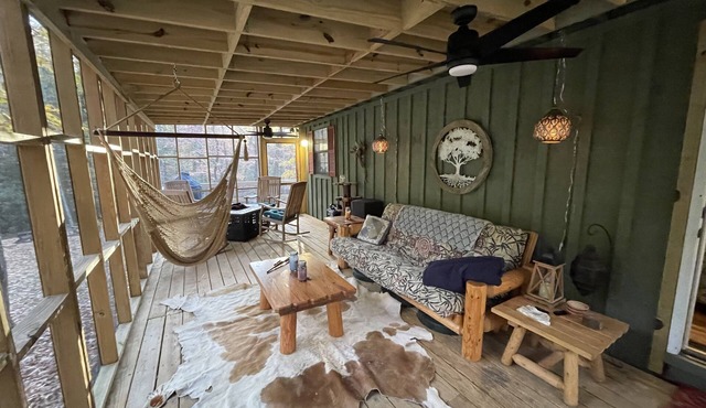 Luxury Bohemian Cabin on Coker Creek w Oversized Hot Tub, Fire-pits and Hiking