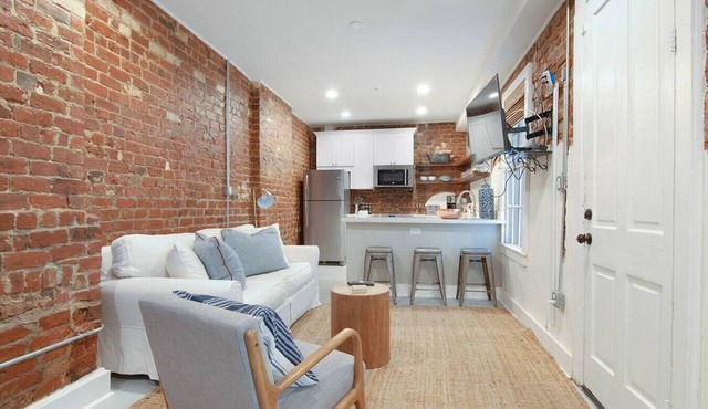 Luxury Condo 1 Bed 1.5 Bath Block off Magazine