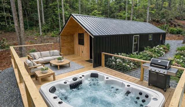 Luxury Creekside Cabin & Mountain Escape