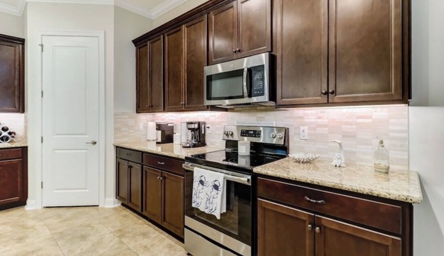 Luxury ground level condo. Golf cart, bikes, included.