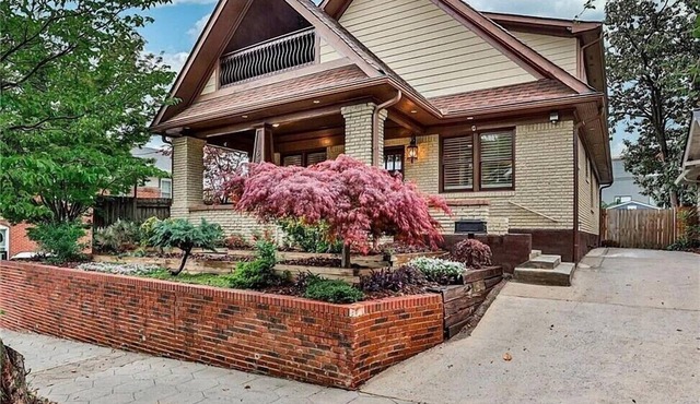 Luxury Living w/Skyline View+Wine Bar+Huge Master Suite near PCM & Beltline