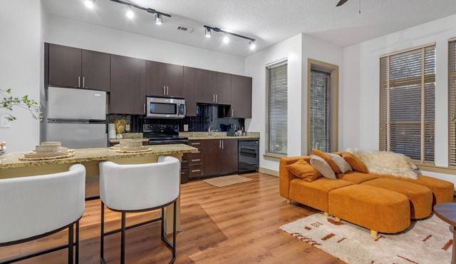 luxury modern Buckhead loft walks to shopping , dining & nightlife