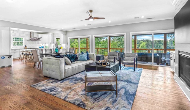 Luxury Modern Lake House with Deep Water Dock & Amazing View, South End of Lake