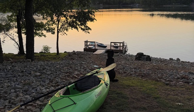 Luxury Modern Ozark Lakefront Experience. Swim Dock, Kayaks & Sunset Views