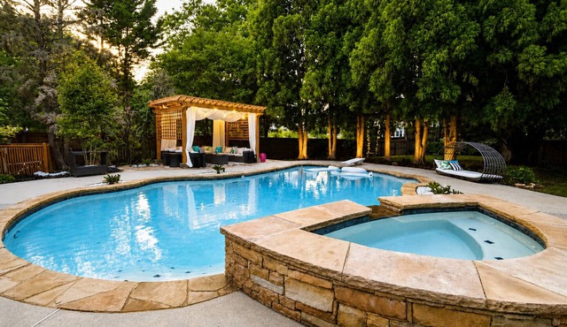 Luxury Pool Retreat w/Hot Tub Near Atlanta sleeps 12