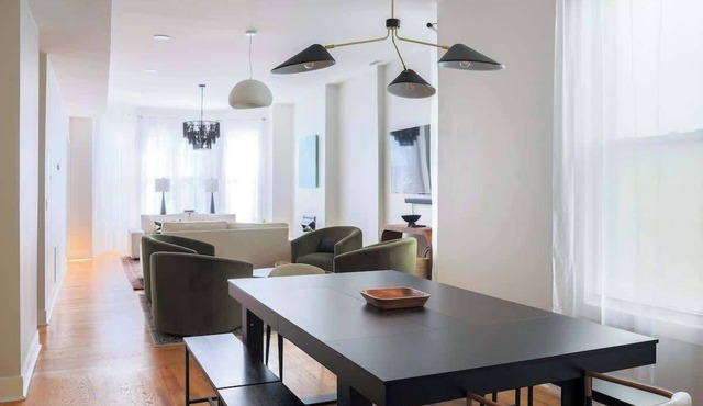 Luxury Two-Level Townhouse | Patio | Lincoln Park