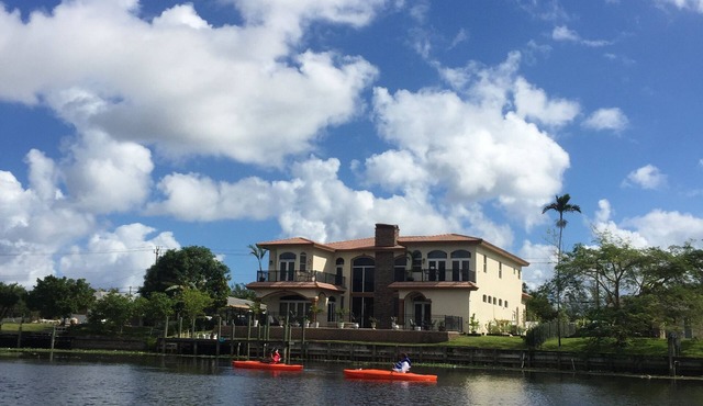 LUXURY WATERFRONT 6BR/5BA HOME - PRIVATE BOAT DOCK/POOL/HOT TUB/HOME THEATER