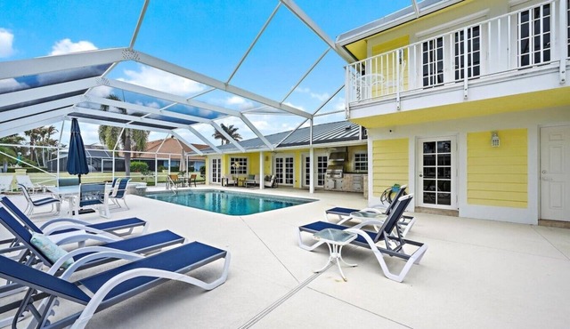 Luxury Waterfront Paradise