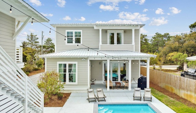 Malibu Chic beach home w/private pool. 7 min walk to the Beach!